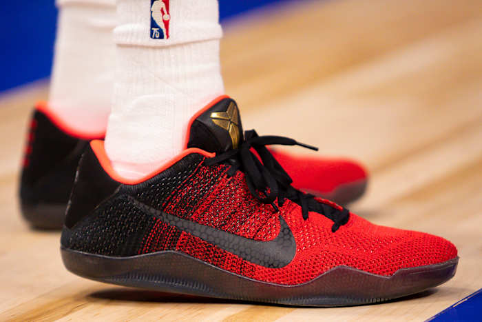 New Orleans Pelicans guard Nickeil Alexander-Walker wears the Nike Kobe 11 sneakers against the Detroit Pistons on February 1, 2022.